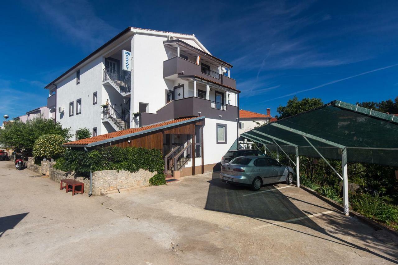 Apartments Hajl Veglia Exterior foto